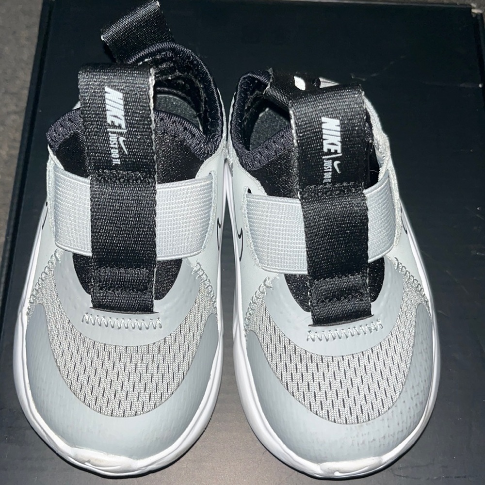 Nike Flex Runner 2 Size 6